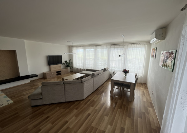 EXKLUZÍVNY BYT 4+1 , Žilina - Hájik (200m2) s veľkou terasou a parkovacie státie