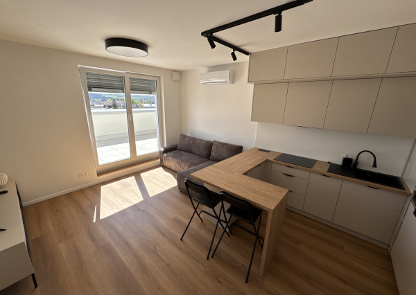 ZARIADENÁ NOVOSTAVBA 2+kk ŽILINA - ŠIRŠIE CENTRUM (47m2) s TERASOU 20m2 a parkovacím státím