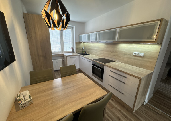 Zrekonštrovaný zariadený byt 2+1 na prenájom Žilina - Širšie Centrum 55m2 s loggiou