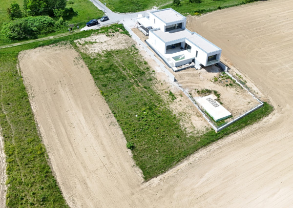 LUKRATÍVNY STAVEBNÝ POZEMOK ŽILINA - ROSINA /stavebné povolenie + projekt/ 1554m2