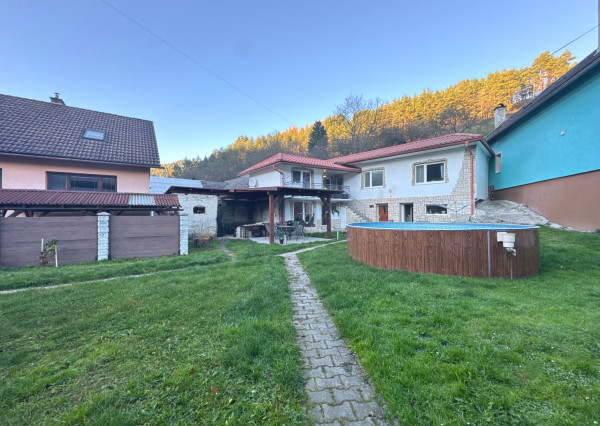 Piata Avenue | Rodinný dom s pozemkom (942 m2) - Paština Závada